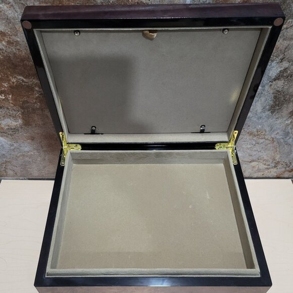 Lacquered Burl Walnut Veneer High Gloss Finish Memorial Keepsake Box - Picture 8 of 16